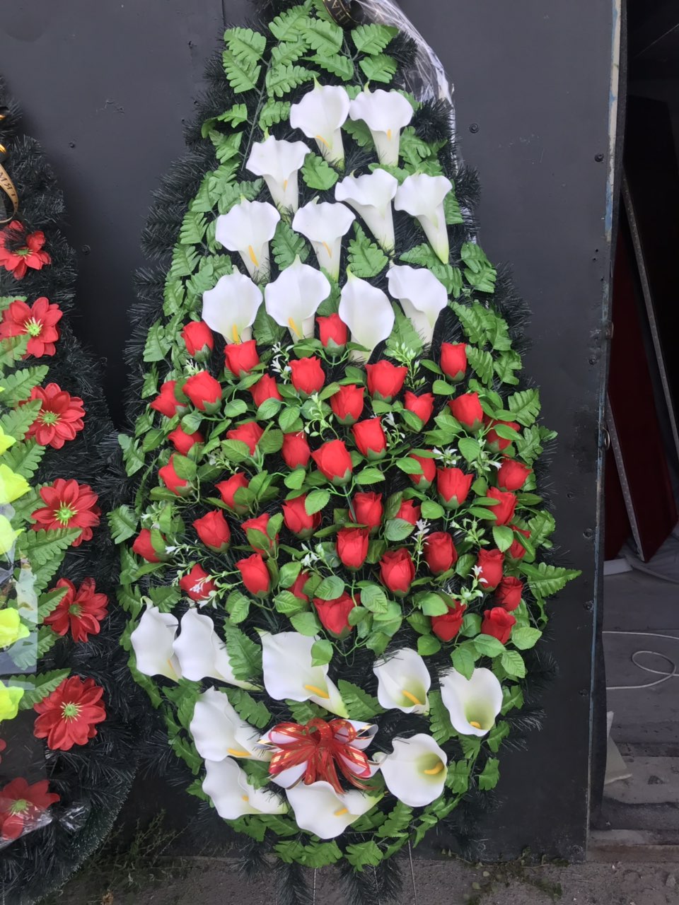 ВЕНКИ ИЗ ИСКУСТВЕННЫХ ЦВЕТОВ