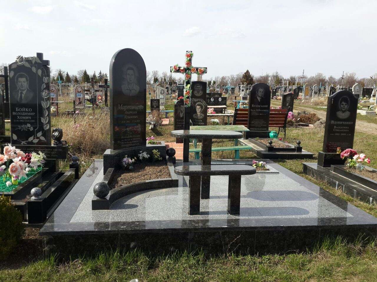 Изготовление памятников и мемориалов на заказ